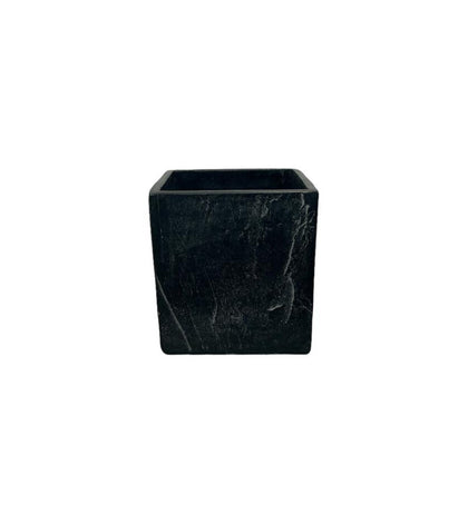 Cubo negro-maceta de cemento en forma de cubo