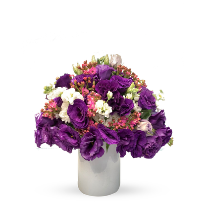 Claudia-Florero de cerámica con lisianthus morado, kalanchoe y matiola